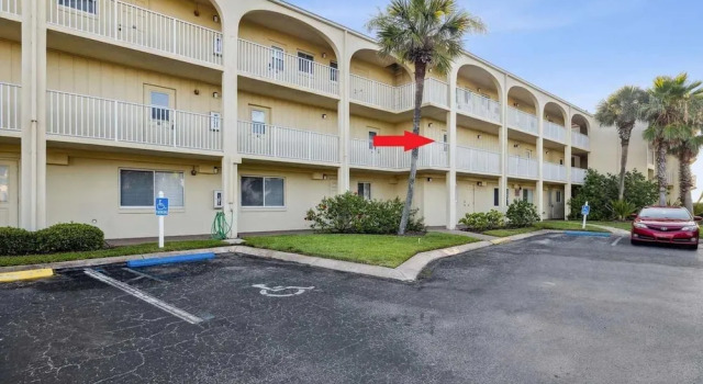 Beachfront Luxe Epic Ocean Views Sleeps 6, Rezerwuj Apartament Hotele w Saint Augustine Area z parkingiem, Parking