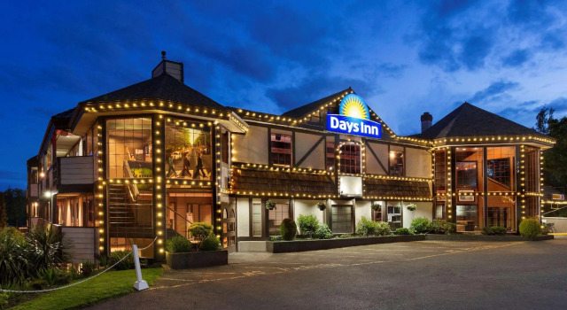 Двухместный люкс Deluxe Days Inn by Wyndham Victoria Uptown