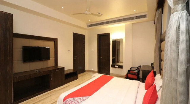 OYO 24608 Sanjay Galaxy Premium