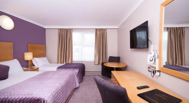 Трёхместный номер Standard Treacys West County Conference and Leisure Centre