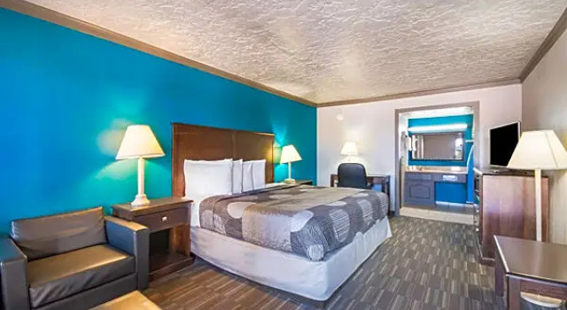 Люкс Econo Lodge Inn & Suites
