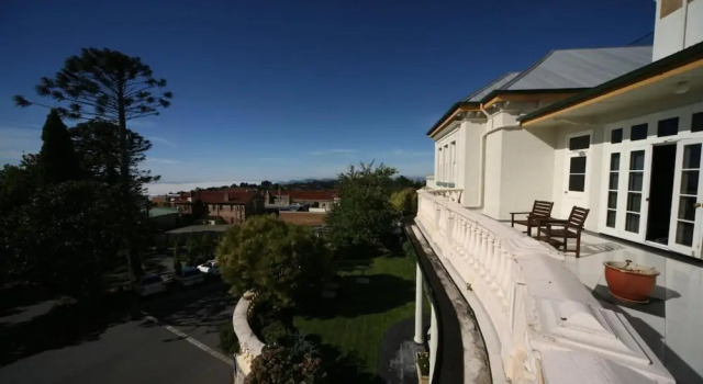 Номер Premier с балконом Carrington Hotel