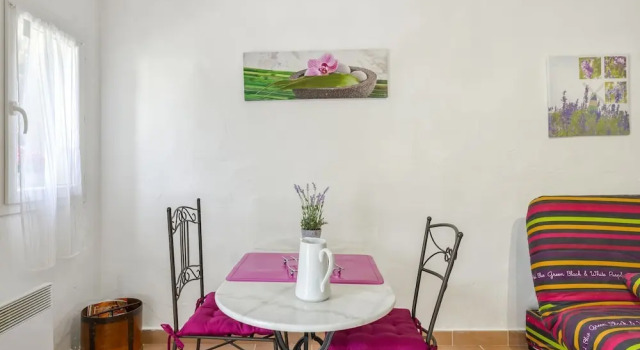 Inviting Holiday Home in Rasteau Near Vaison la Romaine, Rezervasyon Otel Rasteau Vaucluse