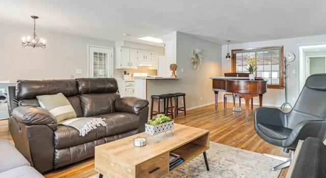 Rice Lake Escape w/ Private Dock: 1 Mi to Main St, Reserva ahora Hotel Rice Lake 