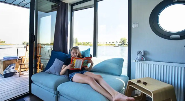 Коттедж Lovely Houseboat in Kinrooi With Terrace