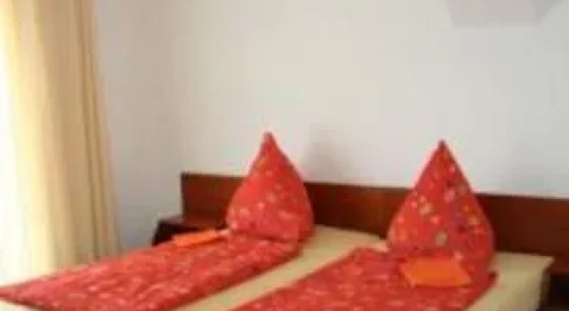 Pension Maximum, Prenota Hotel Lichtenberg Berlino, vicino a Rockhaus Berlin