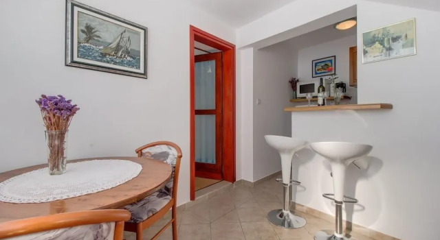 Apartment Bozena 1-2, Забронировать Апартаменты/квартира Отели Мали-Лошиня с парковкой, рядом с Автобусный вокзал Mali Losinj, Парковка