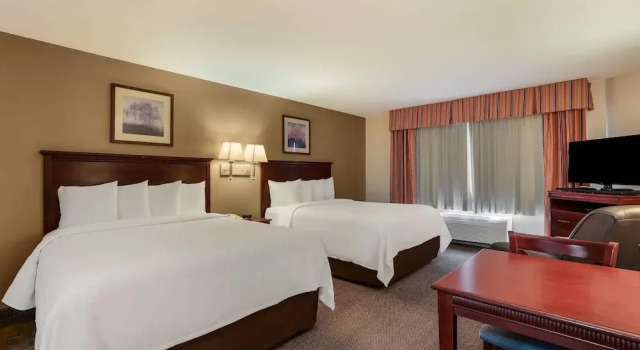 Четырёхместный номер Standard MainStay Suites Fitchburg - Madison