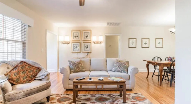 Hütte Sewanee Ave, 22