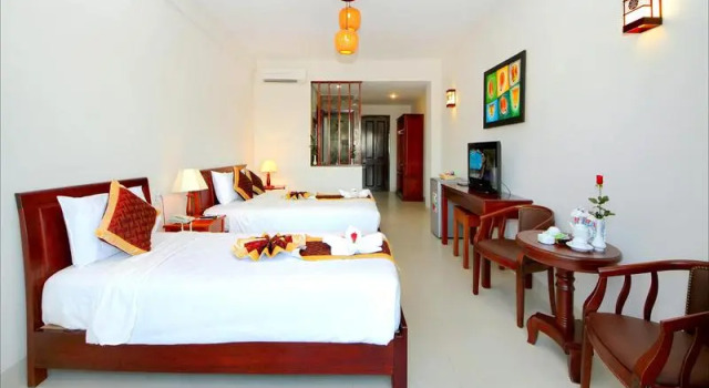 Четырёхместный номер Standard с красивым видом из окна Sunshine Hoian Hotel