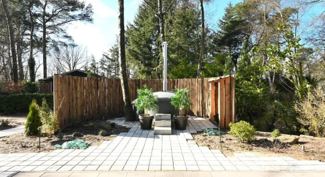 ZEN-bungalow NO 1 met sauna en hottub, Rezervasyon Otel Rheezerveen 