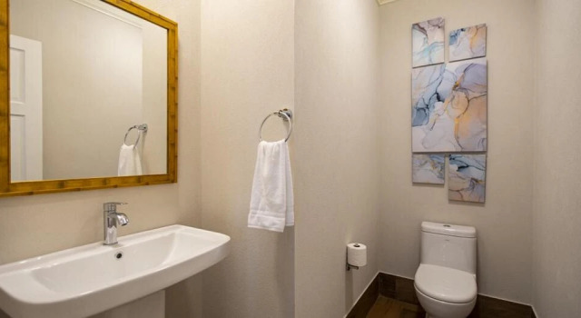 Seaview Townhouse B by Barbados Sotheby's International Realty, Book Hotel 3-stjernede hoteller i Saint James, 3*