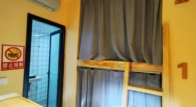 Кровать в общем номере (мужской номер) the second branch of the Gobi Desert Youth Hotel