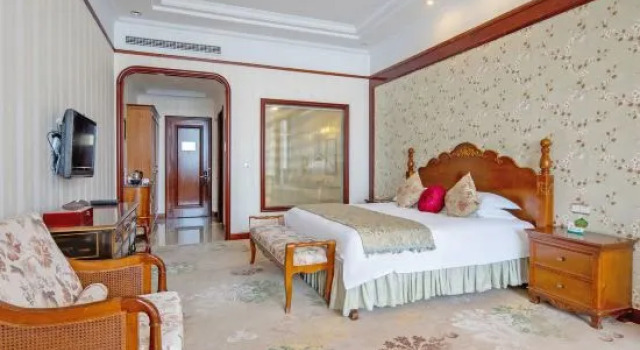Полулюкс Executive Treasure Island Hotel