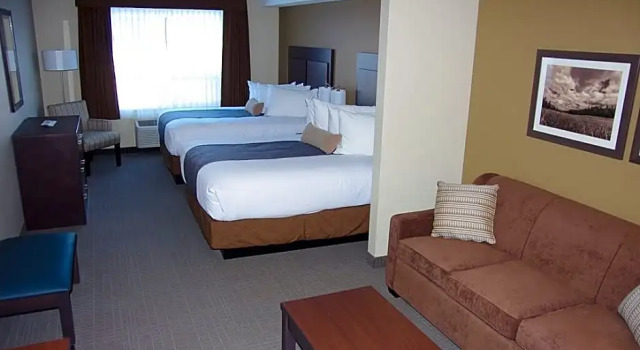 Люкс c 1 комнатой Best Western Plus Lacombe Inn and Suites