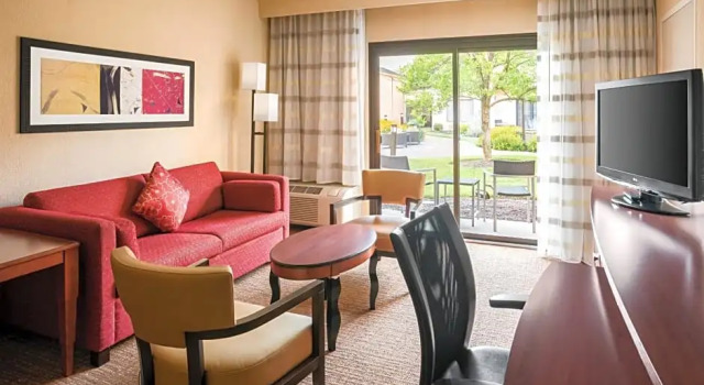 Люкс Courtyard St. Louis Creve Coeur