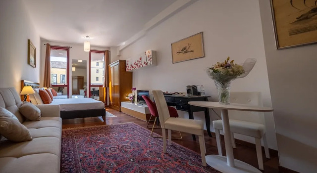 EGO Residence Ferrara & City Center Apartment, Забронировать Апартаменты/квартира Отели Феррара с парковкой, рядом с Кафедральный собор Феррара, Парковка