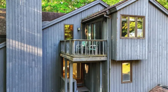 Soaking Tub & Fire Pit! Home Near Dtwn Suttons Bay, Buchen Sie Ferienhaus Suttons Bay Michigan