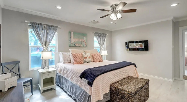 Flamingo Flats 3 Bedroom Home by RedAwning