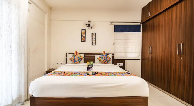 Номер Deluxe FabHotel Oakwoods Serai