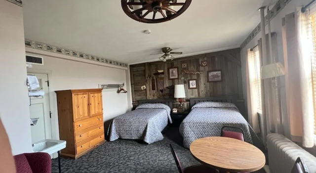 Canfield Hotel, Rezerwuj Hotel Dubuque Iowa