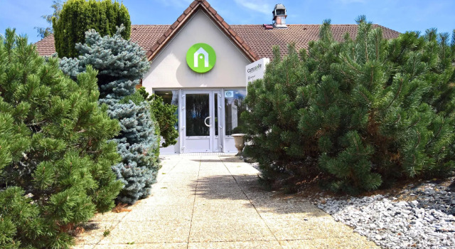 Кровать в общем номере Hôtel Campanile Nevers Nord - Varenne Vauzelles