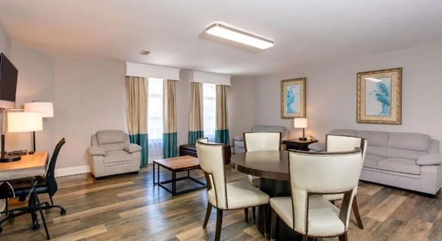 Люкс с балконом Best Western Seaside Inn