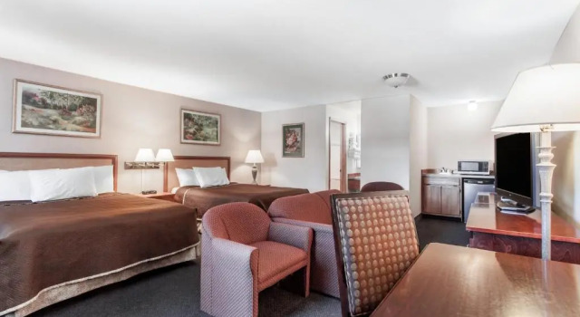 Четырёхместный номер Standard Econo Lodge Edmonds North Seattle