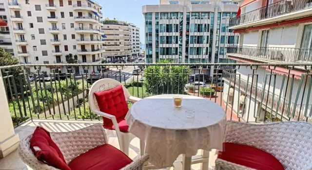 Апартаменты Appartements Cannes Centre : Rond Point Duboys dAngers
