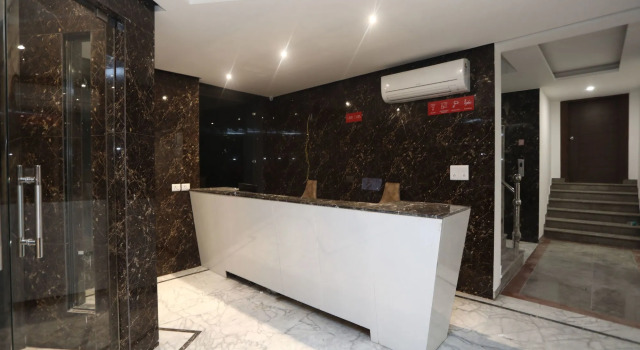 OYO 14481 Almati Inn, Забронировать Отель Отели Нью-Дели с парковкой, Парковка