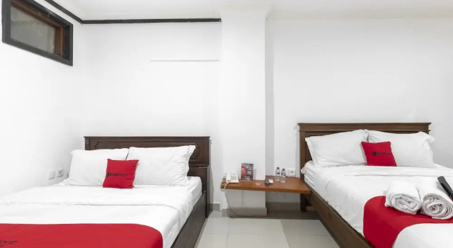 RedDoorz near Art Centre Bali, Забронировать Гостевой дом Денпасар Denpasar Municipality