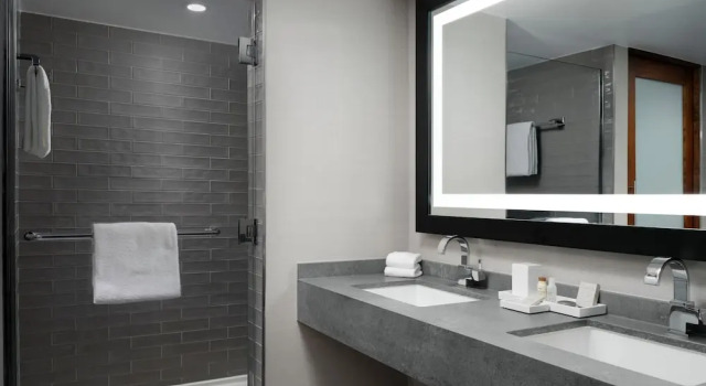 Двухместный клубный номер Standard Renaissance Minneapolis Bloomington Hotel