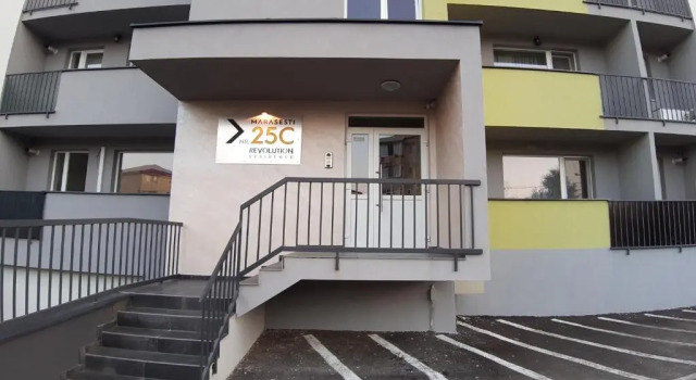 Revolution Apartment, Rezerwuj Apartament Hotele w Carpathians - Romania z parkingiem, Parking