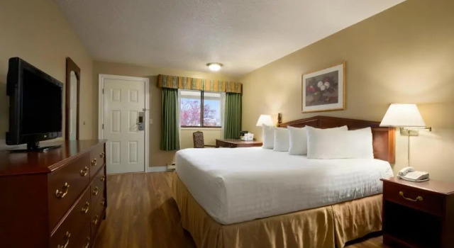 Номер Standard Days Inn by Wyndham Vernon