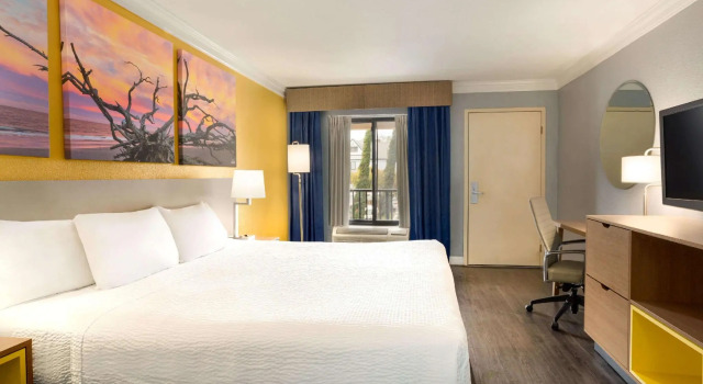 Двухместный номер Standard Days Inn by Wyndham Pensacola - Historic Downtown