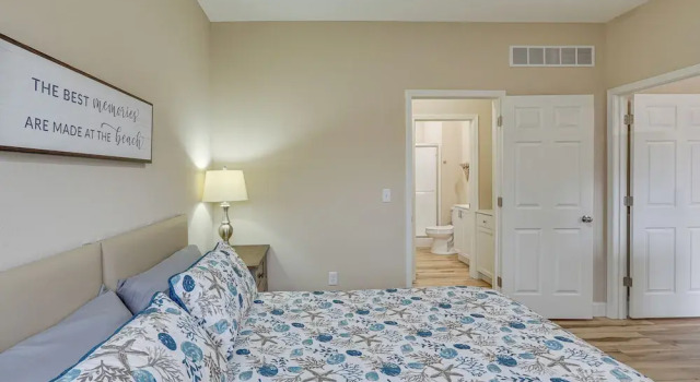 Lake Ozark Apartment w/ Balcony < 1 Mi to Water!, Prenota Appartamento Hotel a Missouri con parcheggio, Parcheggio