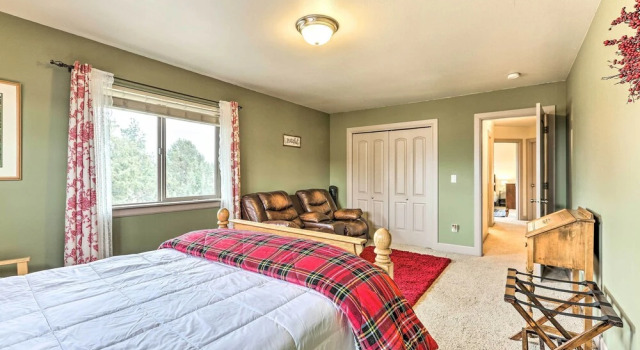 Family-friendly Bend Home w/ Hot Tub & Yard!, Rezerwuj Hotel Bend Bachelor
