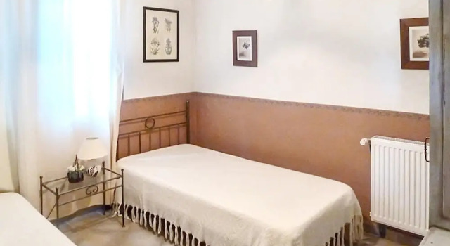 House With 2 Bedrooms in Oppède, With Wonderful Mountain View, Pool Ac, Book Hotel Oppède Luberon