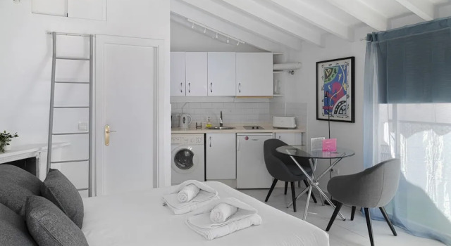 Caleta Homes - Balneario, Забронировать Отель Эсте Малага