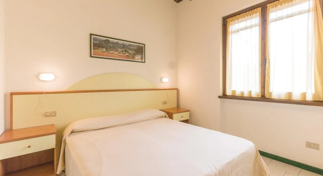 Awesome Apartment in Iseo BS With 2 Bedrooms, Wifi and Outdoor Swimming Pool, Buchen Sie Ferienwohnung Hotels in Iseosee mit Parkplatz, Parkplätze