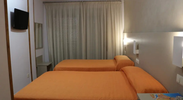 Трёхместный номер Standard с балконом Hotel Marina