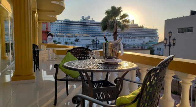Апартаменты Bay Harbor Luxury 1 bedroom apartments
