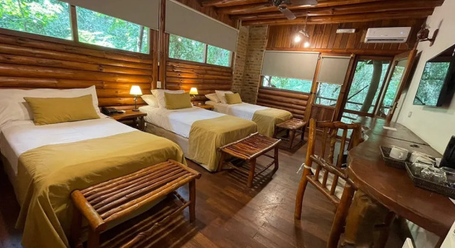 Трёхместный номер Standard с балконом La Aldea De La Selva Lodge