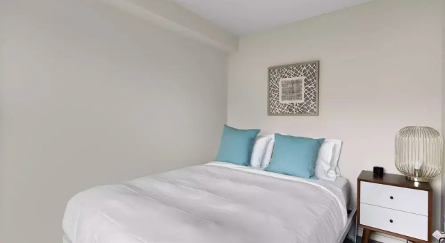 Seattle: U District Retreat Free Parking 3 Bedroom Home by RedAwning