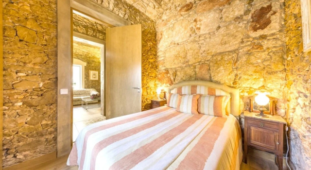Villa With 4 Bedrooms in Quelfes, With Wonderful sea View, Pool Access, Prenota Villa Cottage a Quelfes, Cottage