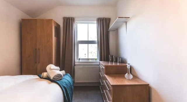 Entire townhouse w/ 6 spacious bedrooms