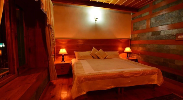Himalayan Kothi Kais