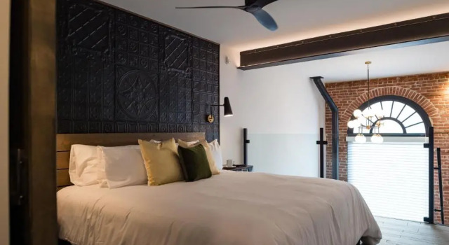 Люкс Executive 48 King West Boutique Hotel