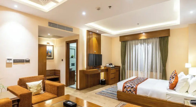 Полулюкс Dream International Hotel