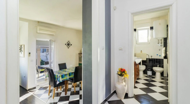 Nice Home in Pula With Outdoor Swimming Pool, Wifi and 2 Bedrooms, Book Hotel Hoteller i Pomer med parkering, Parkering